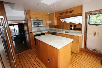 Thumbnail von Hatteras 80 Enclosed Bridge Skylounge