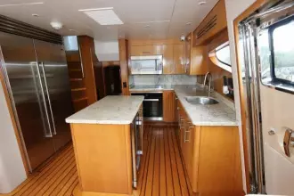 Thumbnail von Hatteras 80 Enclosed Bridge Skylounge