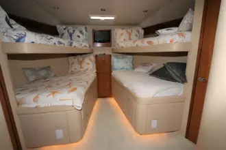 Thumbnail von Hatteras 80 Enclosed Bridge Skylounge