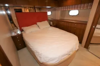 Thumbnail von Hatteras 80 Enclosed Bridge Skylounge