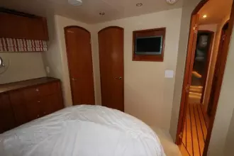 Thumbnail von Hatteras 80 Enclosed Bridge Skylounge