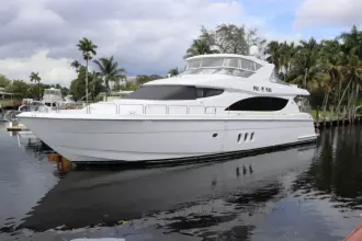 Thumbnail von Hatteras 80 Enclosed Bridge Skylounge