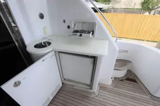 Thumbnail von Hatteras 80 Enclosed Bridge Skylounge