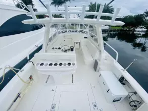 Thumbnail von Intrepid 390 Sport Yacht