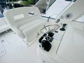 Thumbnail von Intrepid 390 Sport Yacht