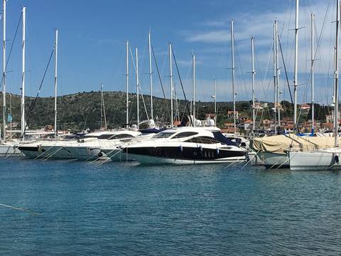 Sunseeker Predator 52